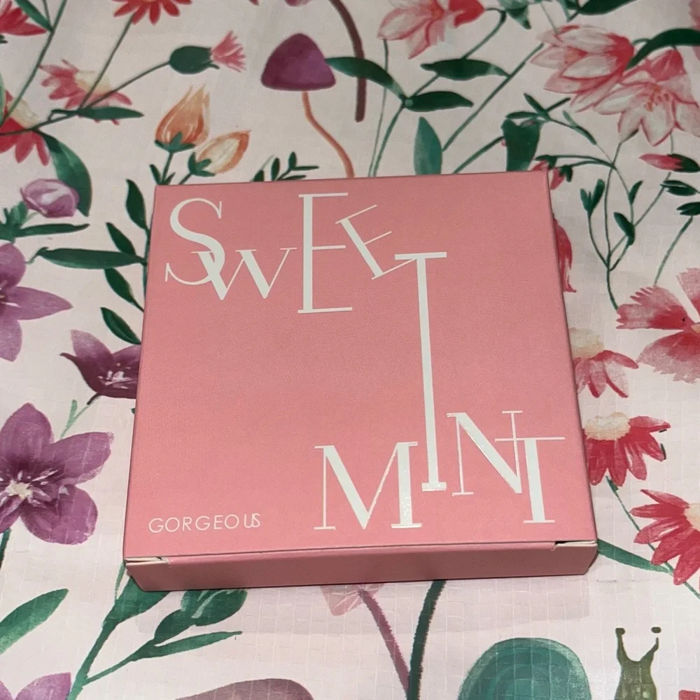 9 Color Neutral Pinky Toned Eyeshadow Palette